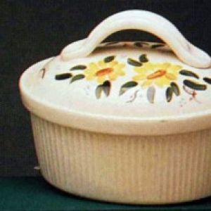 Oval Casserole with lid & handle
