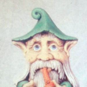 Almo Gnome Sitter